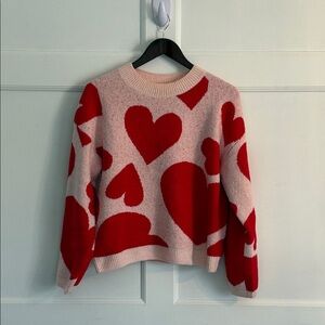 Chic Heart-Patterned Sweater in Red and Pink